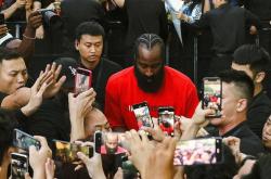 哈登重要时刻重返赛场，中国队带队取胜！